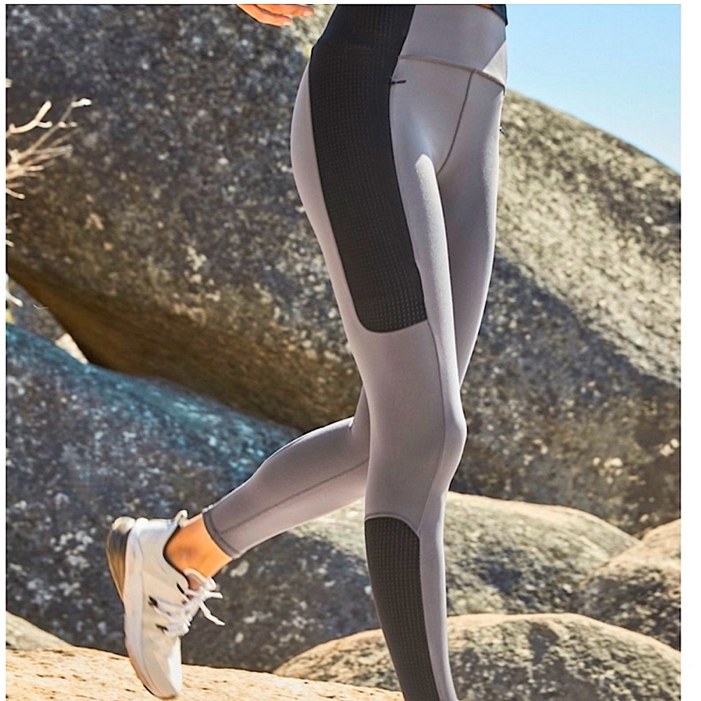 Fabletics - High-Waisted Motion365® Run 7/8 Leggings - Black Grey - size small